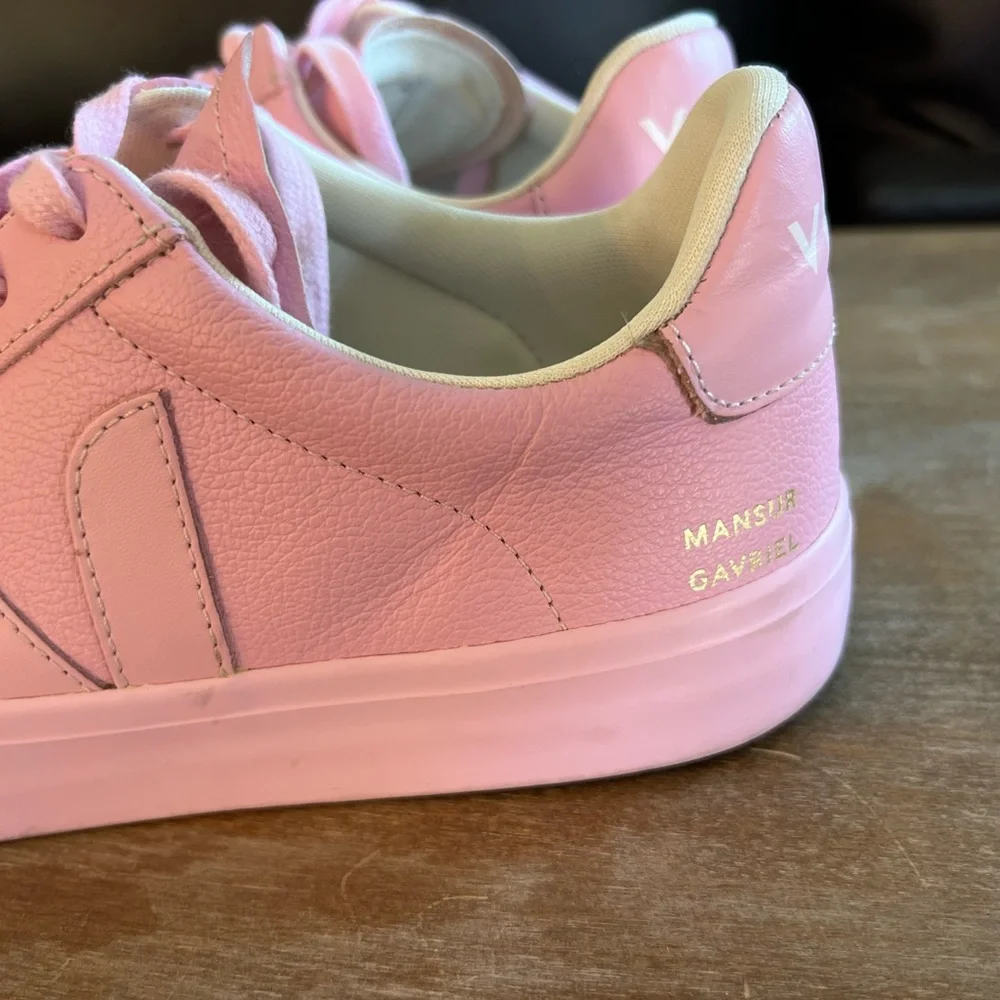 Veja x Mansur Gavriel Campo ChromeFree Leather Sneakers
Pink 🌸 - Picture 13 of 14